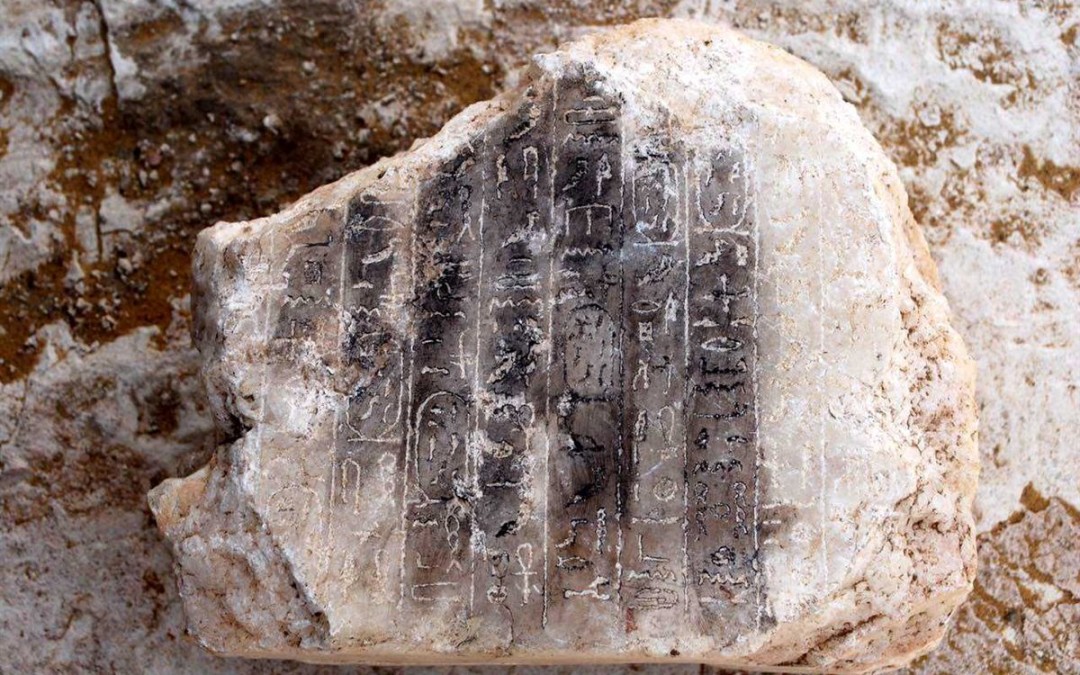 Descobertos restos de pirâmide com cerca de 3700 anos
